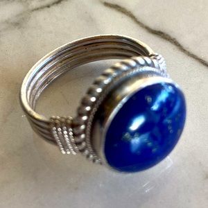 Vintage 925 silver lapis ring- beautiful deep blue. Size 9
